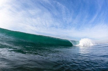 İçi boş Yüzme içinde dalgası