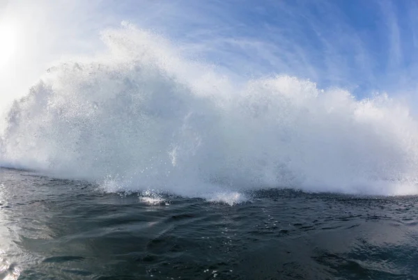 Onda dentro nuoto esplosione — Foto Stock