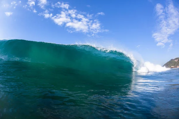 Onda dentro il nuoto — Foto Stock