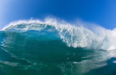 İçinde su dalgası