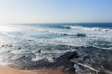 Dalga okyanus ufuk şişer