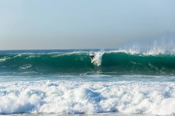 Surfer sörf dalgası