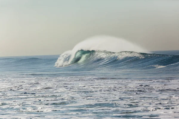 Волновая энергия океана — стоковое фото