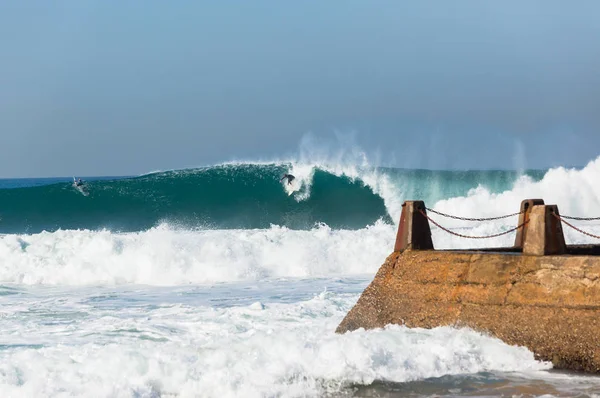 Surfer sörf dalgası — Stok fotoğraf