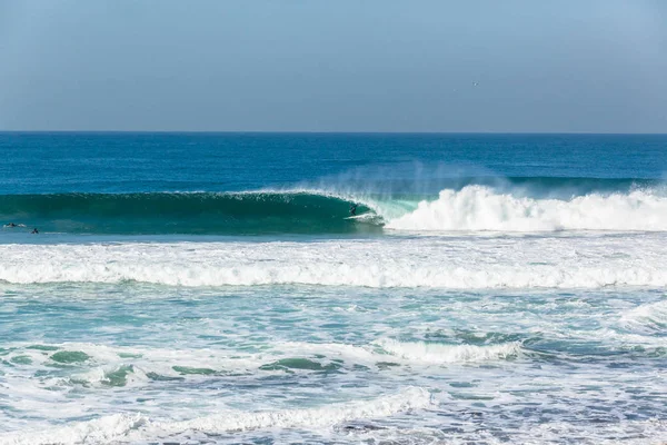 Surfer sörf dalgası — Stok fotoğraf