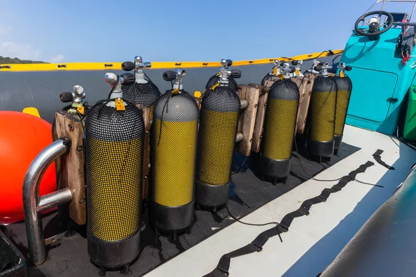 Botellas de barco de buceo — Foto de Stock