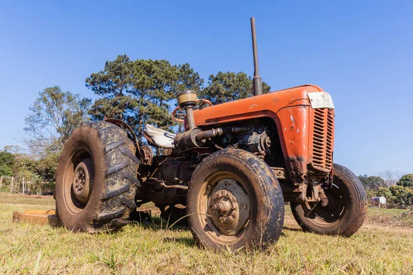 Trator Farm Field Modelo Vintage — Fotografia de Stock