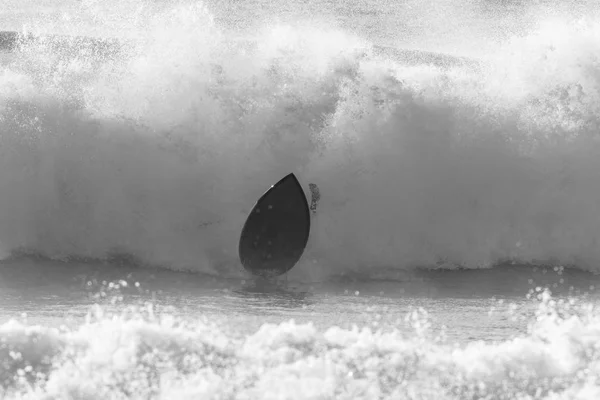 Surfer zarządu upaść czarny biały — Zdjęcie stockowe