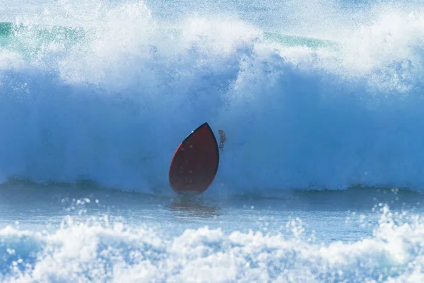 Tavola da surf Crashing Bianco Nero — Foto Stock