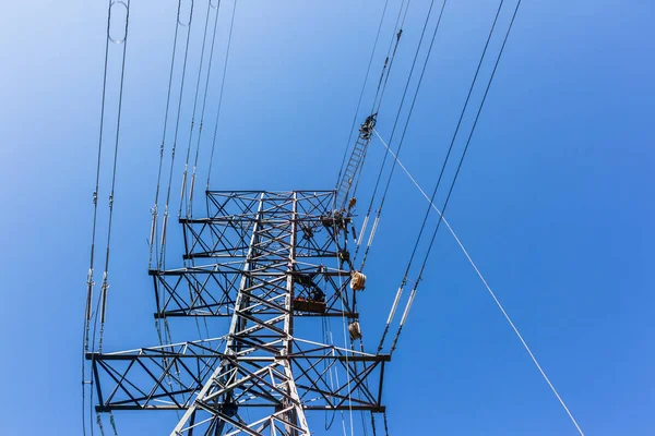 Bakım onarım elektrik güç hatları — Stok fotoğraf