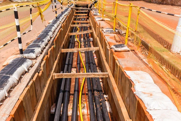 Elektrik yeni yükleme siperler kablolar