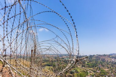 Jilet tel çit evleri