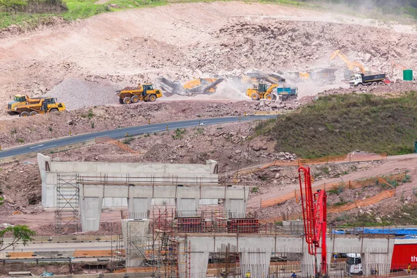 Construção Rodovia Inter-Change Máquinas Industriais Caminhões — Fotografia de Stock