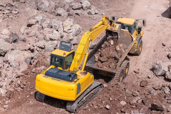 Industrial Machines Excavator Loading Truck — Stock Photo, Image