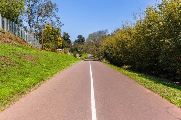 Straße landschaftlich reizvolle Route Wohngebiet — Stockfoto