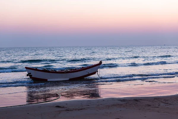 Fishing Netting Boat Oars Beach Ocean Dawn — Stock Photo, Image