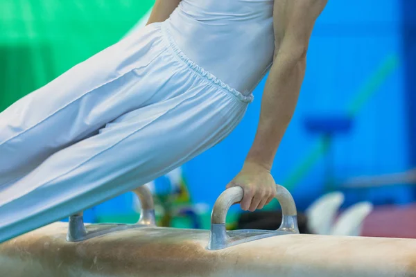 Gymnastique Non Identifié Gros Plan Adolescent Mâle Mains Poignées Mouvement — Photo