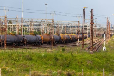 Tren yakıt tankerleri istasyonu