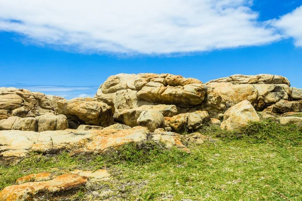 Peñascos rocosos de la costa — Foto de Stock