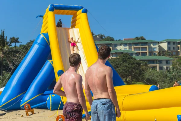 Vacances à la plage Balades publiques en toboggan — Photo