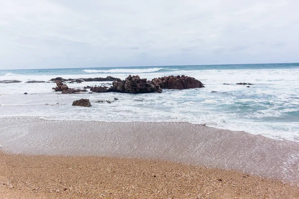Пляж океан порід пісок краєвид — стокове фото