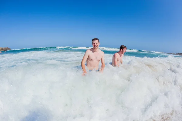 Hommes Plage Océan Nager — Photo