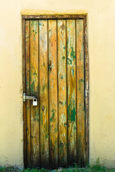 Fechadura de porta fazenda ao ar livre — Fotografia de Stock