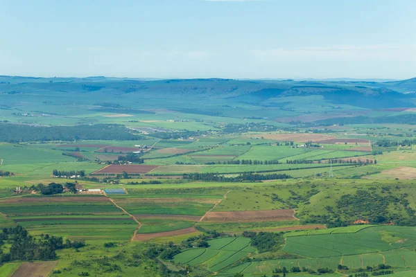 Campi agricoli volanti Campi coltivati Diga Paesaggio — Foto Stock