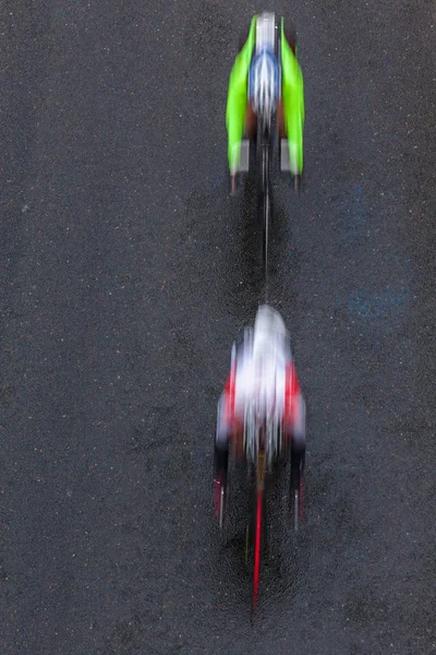 Sfocatura movimento ciclista Overhead — Foto Stock