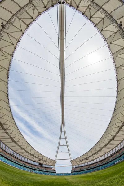 サッカー スタジアム フィールドの屋根の風景 — ストック写真