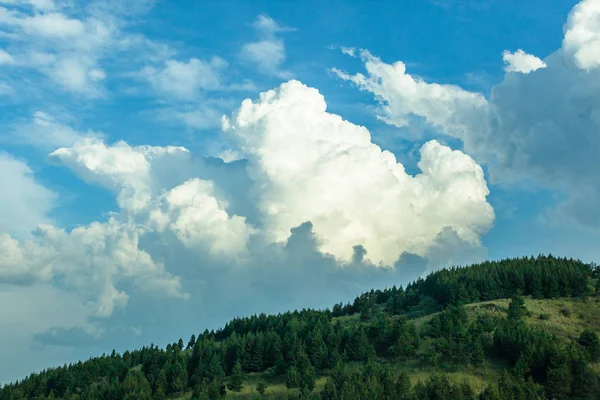 Tormenta de truenos Nubes de lluvia Campo —  Fotos de Stock