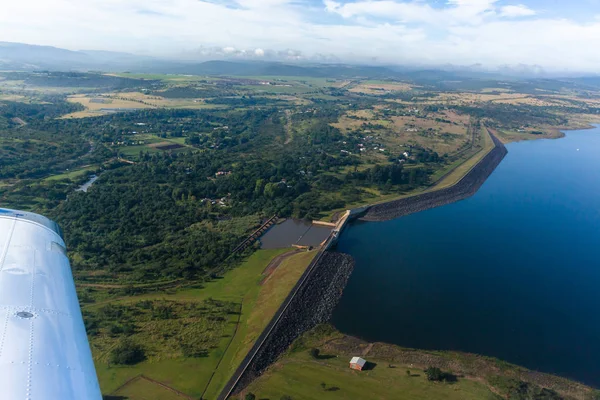 Pesawat Flying Albert Falls Dam Farmlands — Stok Foto