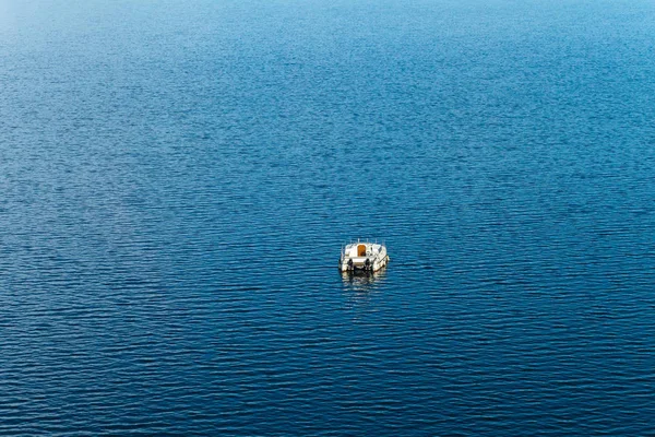 Voda loď letící ptáci oko-Foto — Stock fotografie