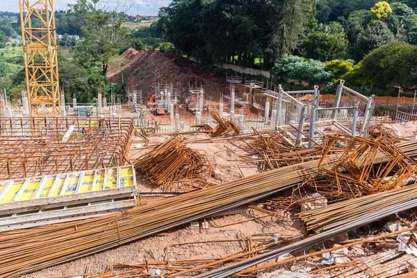 Construcción de edificios Cañas de acero Fundamentos — Foto de Stock