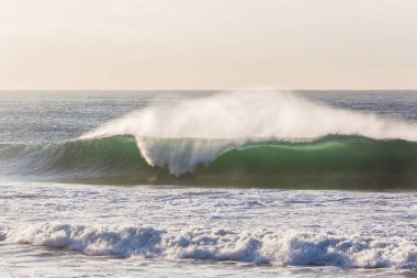 Okyanus resif çökmesini dalgalar