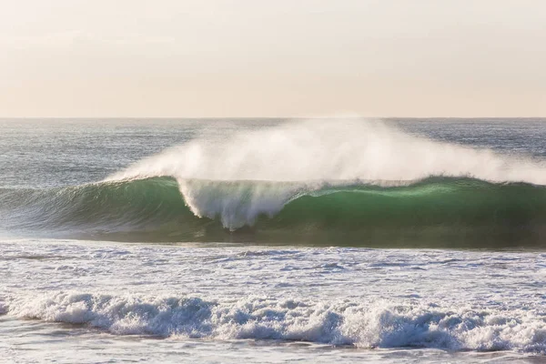 Ocean Waves récifs s’écraser — Photo