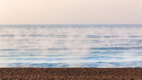 Playa Océano invierno niebla horizonte — Foto de Stock