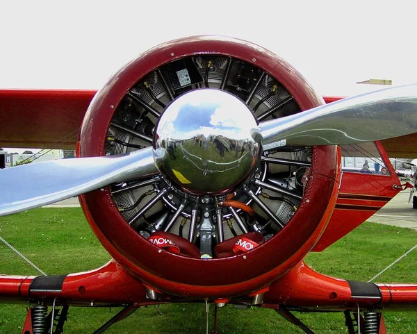 Een Fragment Van Een Schroef Van Een Grote Motor — Stockfoto