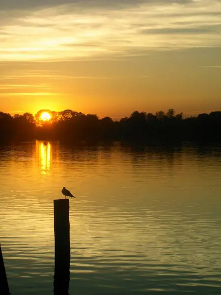 Pôr Sol Sobre Lago — Fotografia de Stock