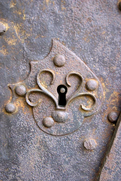 南蒂罗尔一座教堂的门锁 — 图库照片