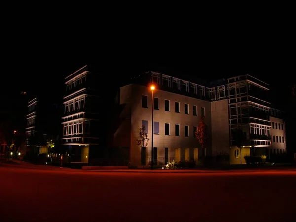 Kantoorgebouw Nachts — Stockfoto