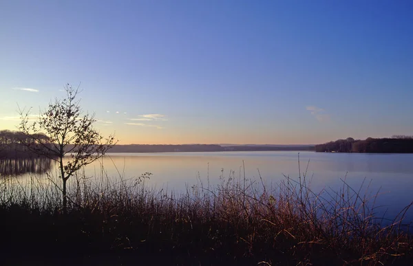 湖で夜明け — ストック写真