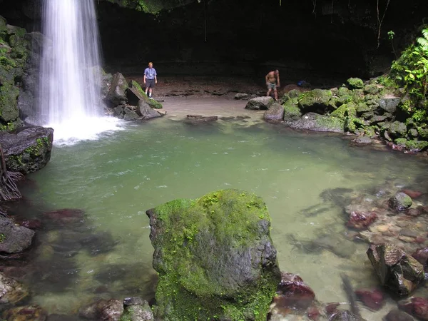 Malerischer Blick Auf Majestätische Landschaft Mit Wasserfall — Stockfoto