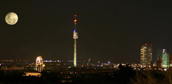 Riesenrad Karussell Freizeitpark — Stockfoto