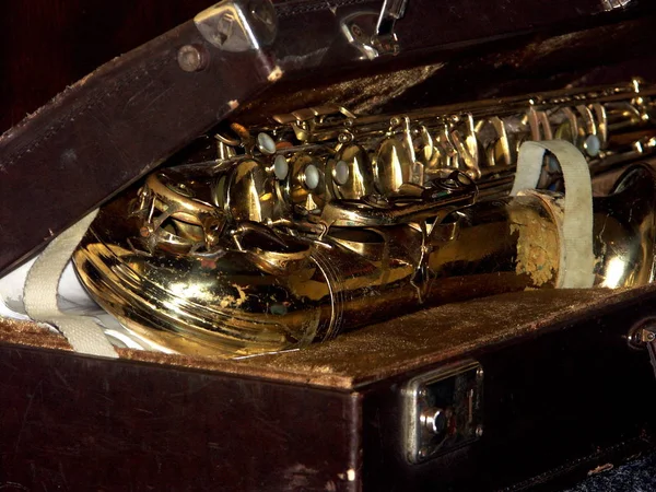 Altın Saplı Eski Bir Gramofon — Stok fotoğraf