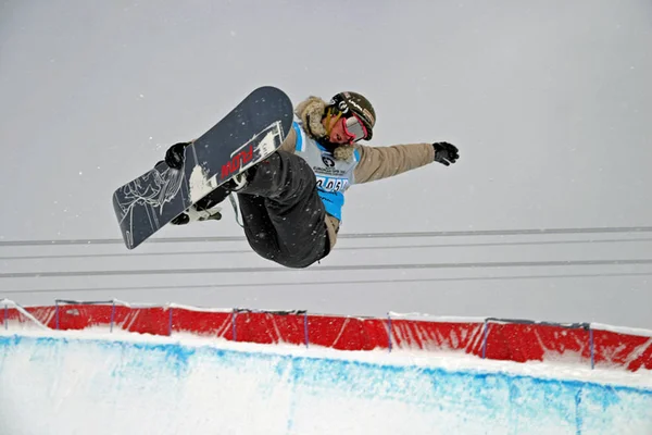 Téli Sport Sírajongó Hófedte Síelő — Stock Fotó