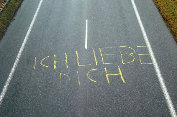 Die Schlangen Haben Einen Liebhaber Auf Die Autobahn Gesprüht Bestimmt — Stockfoto