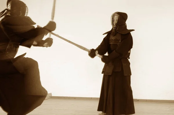 Silhouette Une Femme Avec Une Épée — Photo