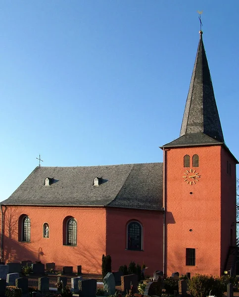 Chiesa Del Villaggio Con Cimitero — Foto Stock