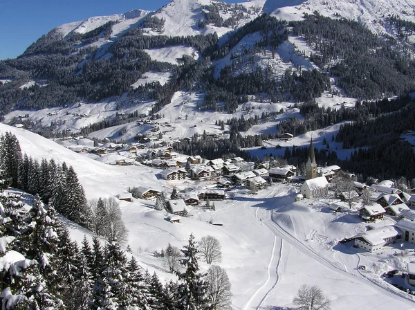 Vackert Snöigt Vinterlandskap — Stockfoto